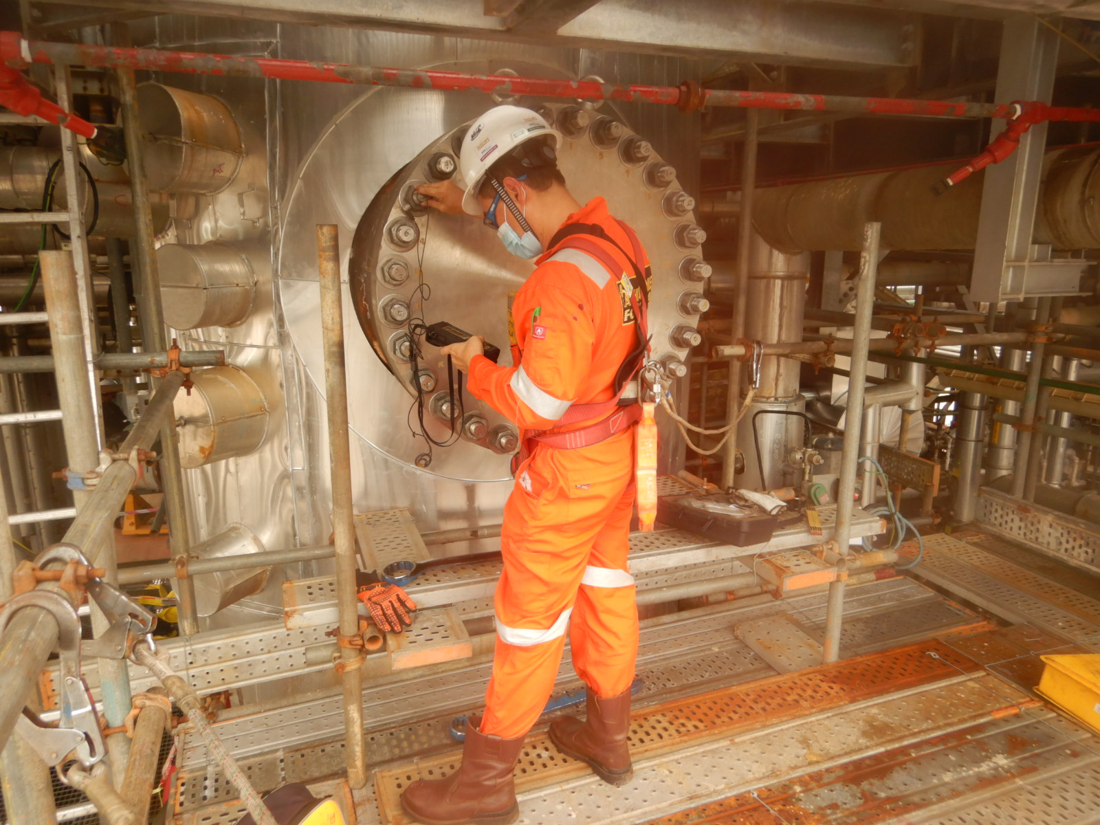 H2S Reactor Manhole Flange Management